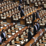 BKSAP DPR dan YPSP Bagikan Syal Palestina kepada Anggota Dewan
