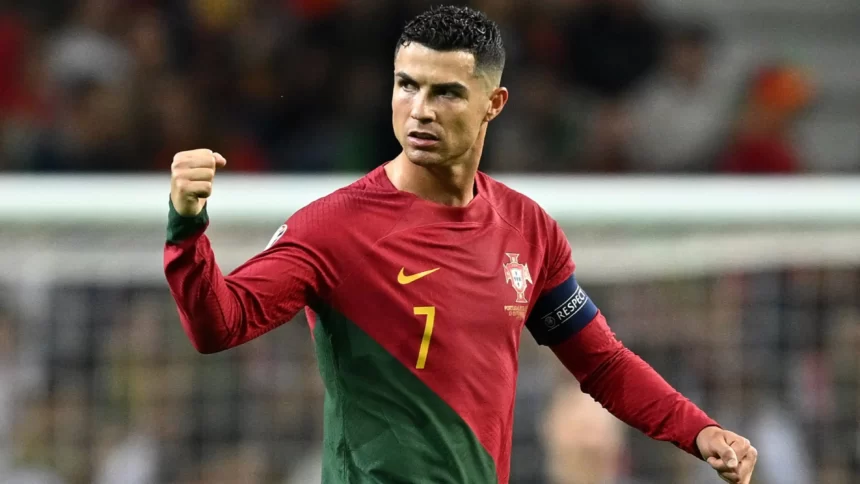 Cristiano Ronaldo Menyaksikan Pertandingan Tinju