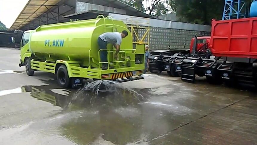 Dinas Lingkungan Hidup (DLH) Menciptakan Inovasi Kendaraan Penyiram Jalan