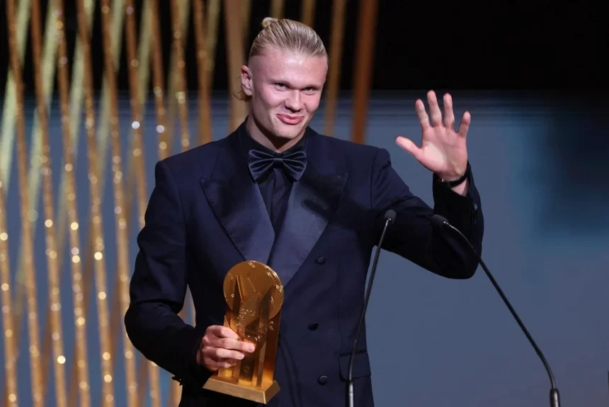 Erling Haaland Meraih Gerd Mueller Trophy pada Acara Ballon d'Or 2023