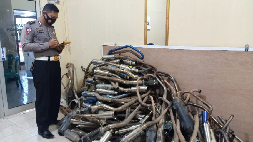 Kepolisian Resor Garut Menyita 1.011 Knalpot Bising dalam Operasi Kendaraan Bermotor
