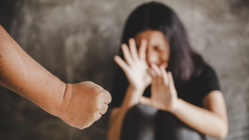 Apakah Perempuan yang Memiliki Penghasilan Lebih Tinggi Rentan Menjadi Korban KDRT