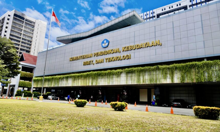 Kemendikbudristek Mendorong Kolaborasi Universitas dan Pentahelix