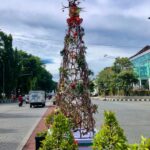 Kota Dihiasi Ornamen Natal Saat Memasuki Musim Liburan