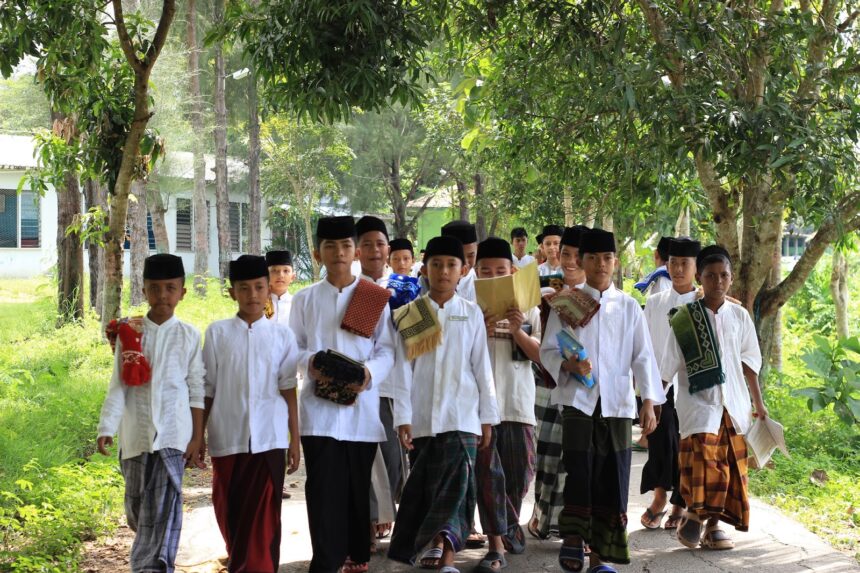 Menko PMK Mendorong Para Santri untuk Menjadi Pemimpin Masa Depan