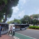Penutupan Jalan oleh Polisi di Depan Gedung KPU Menjelang Pengumuman Capres-Cawapres