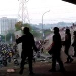 Polisi dan Suporter Mengalami Luka Akibat Kericuhan di Gresik