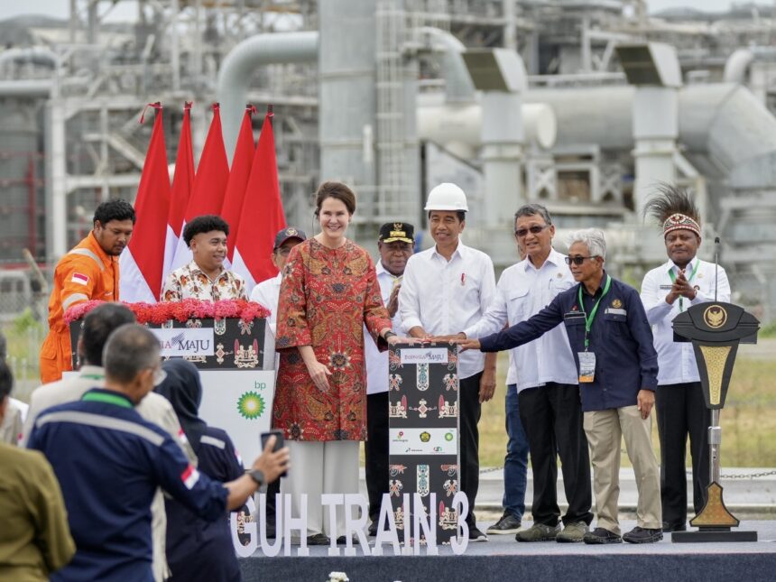 Presiden Jokowi Meresmikan Proyek Strategis Nasional Tangguh Train 3