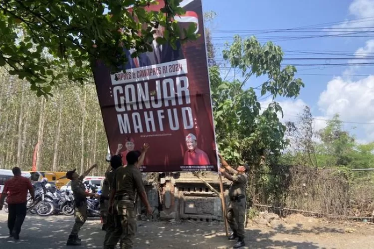Presiden Menerima Laporan Mengenai Pemindahan Atribut Partai