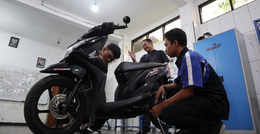 Presiden Mengharapkan Siswa SMK Mempelajari Komponen Kendaraan Listrik
