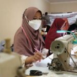 Pupuk Kujang Mendampingi Masyarakat dalam Memanfaatkan Limbah Jadi Kain Konveksi