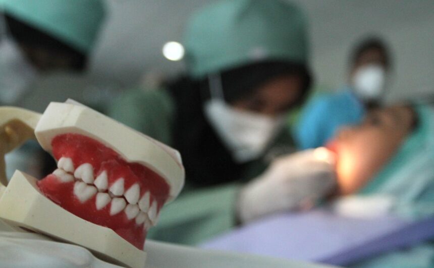 Anjurkan Kebiasaan Rutin Mengunjungi Dokter Gigi untuk Menjaga Kesehatan Anak