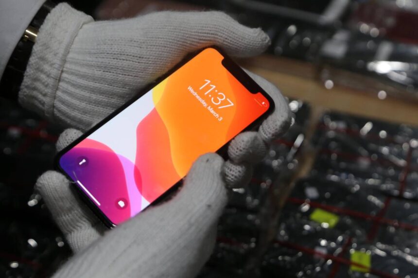 Bea Cukai Berhasil Menyita Ratusan Telepon Genggam Bekas