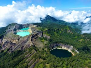 Gunung Kelimutu (Flores, Nusa Tenggara Timur)