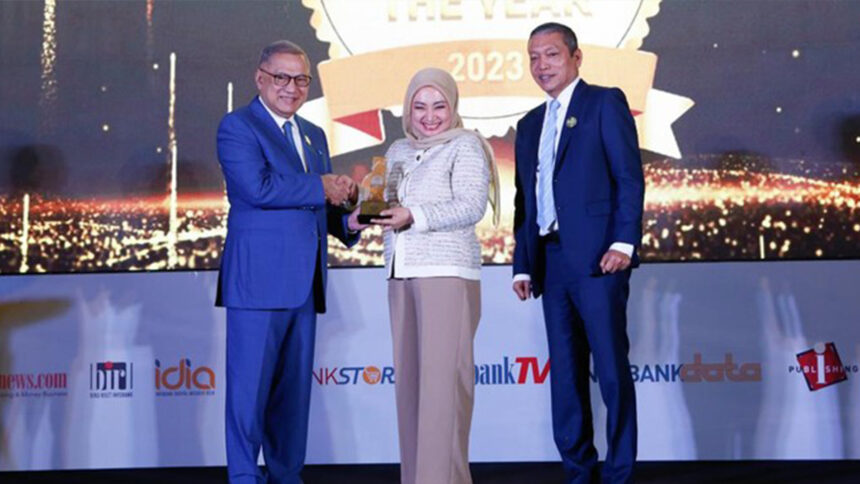 Luar Biasa, 3 Direksi Bank BJB Raih Penghargaan Top 100 CEO