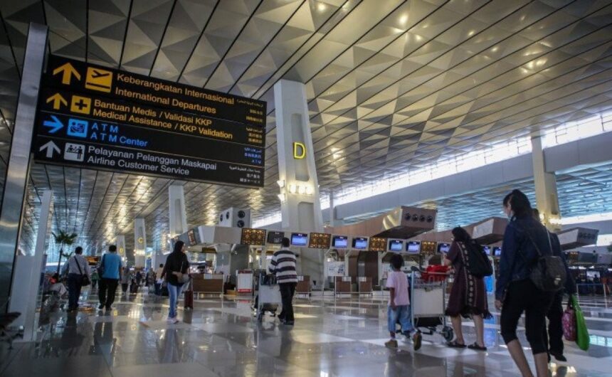 Menparekraf Mendorong Peningkatan Keramahtamahan Layanan di Bandara