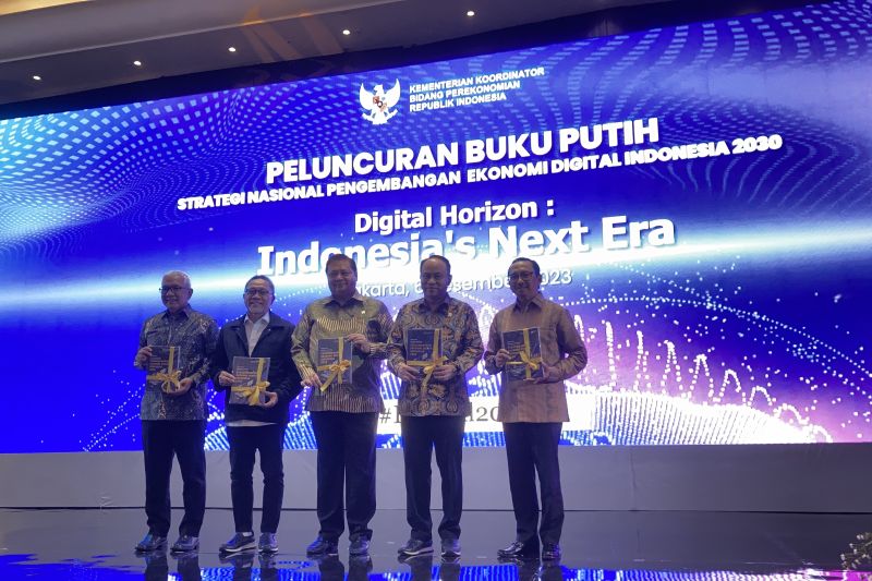 Menteri Koordinator Buku Putih Strategi Nasional sebagai Landasan Transformasi Digital Indonesia