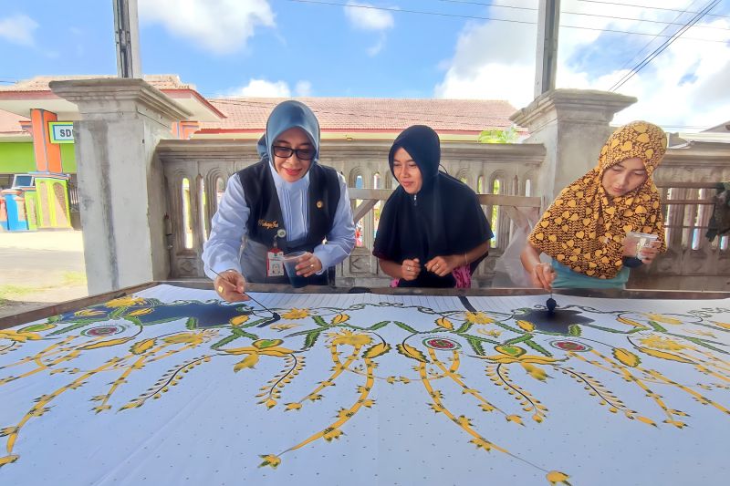 Motif Bambu sebagai Ikon Batik yang Unik dari Desa Sumbermujur, Lumajang
