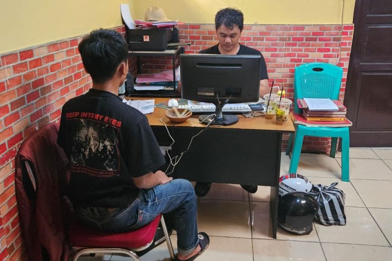 Polisi Menangkap Pemuda yang Diduga Menyerang Remaja dengan Senjata Tajam
