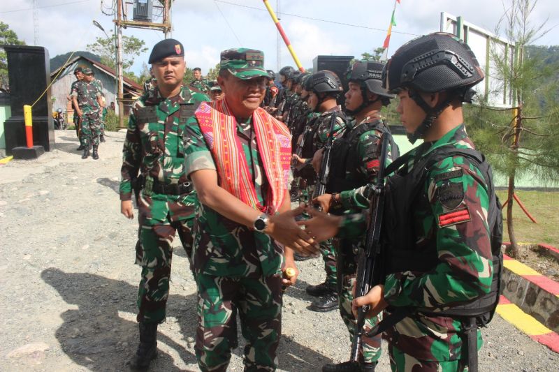 TNI AD Membangun Sumur Bor dan Bak Penampung di Perbatasan RI-RDTL