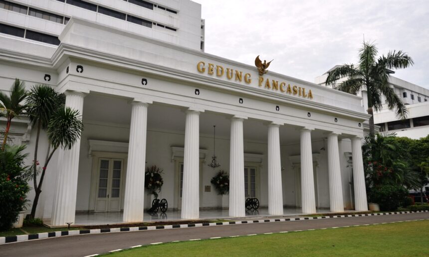 Diplomasi Indonesia Tetap Menjaga Relevansi dan Sentralitas ASEAN