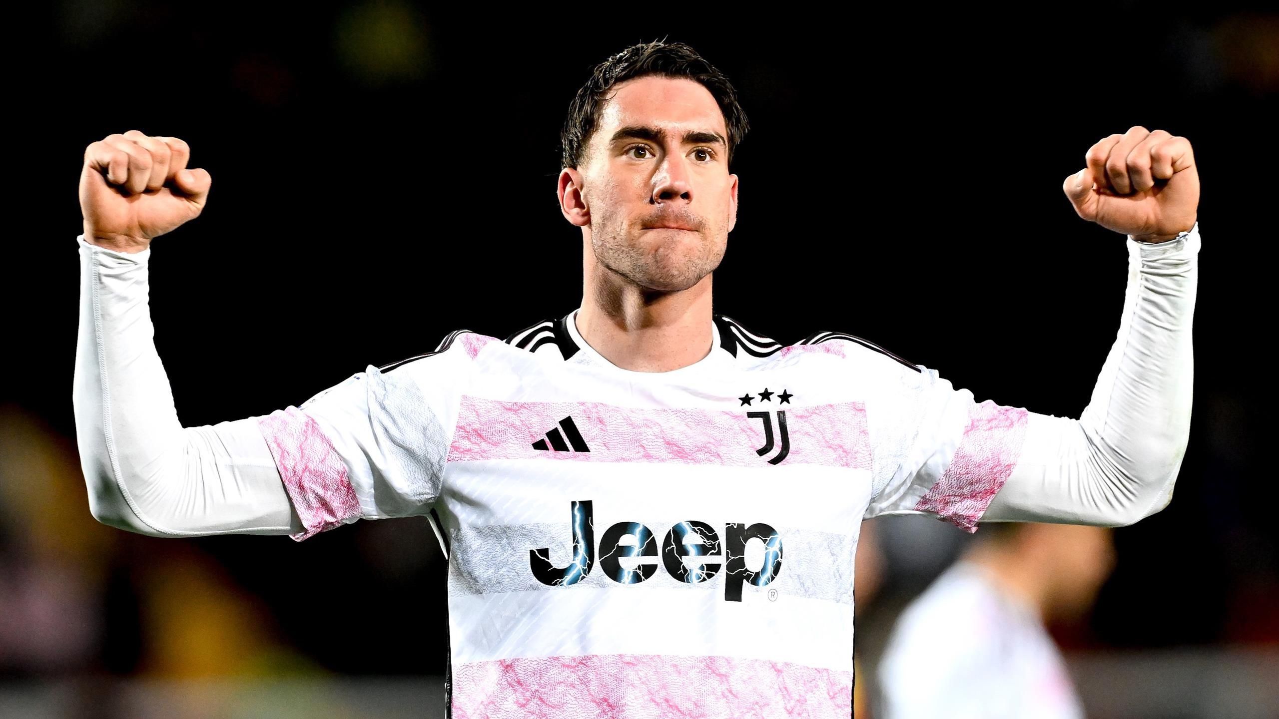 Dusan Vlahovic dari Juventus merayakan gol 0-1 selama pertandingan Serie A TIM antara US Lecce dan Juventus