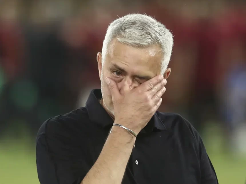 Jose Mourinho, Menangis di Mobil Pasca Pemecatan dari AS Roma