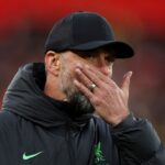 Juergen Klopp Terharu Mendengar Nyanyian Penggemar Liverpool di Anfield