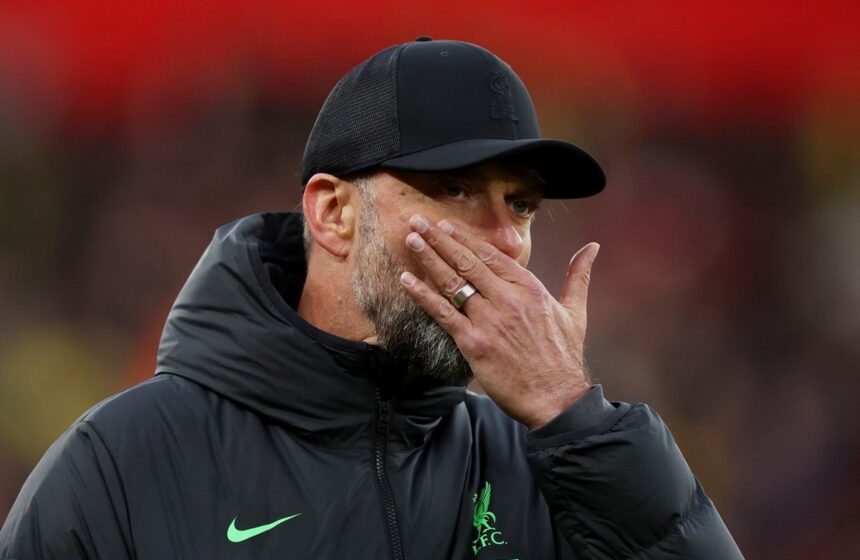 Juergen Klopp Terharu Mendengar Nyanyian Penggemar Liverpool di Anfield