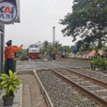 PT KAI Mengingatkan Masyarakat untuk Tidak Melakukan Aktivitas di Jalur Rel Kereta Api