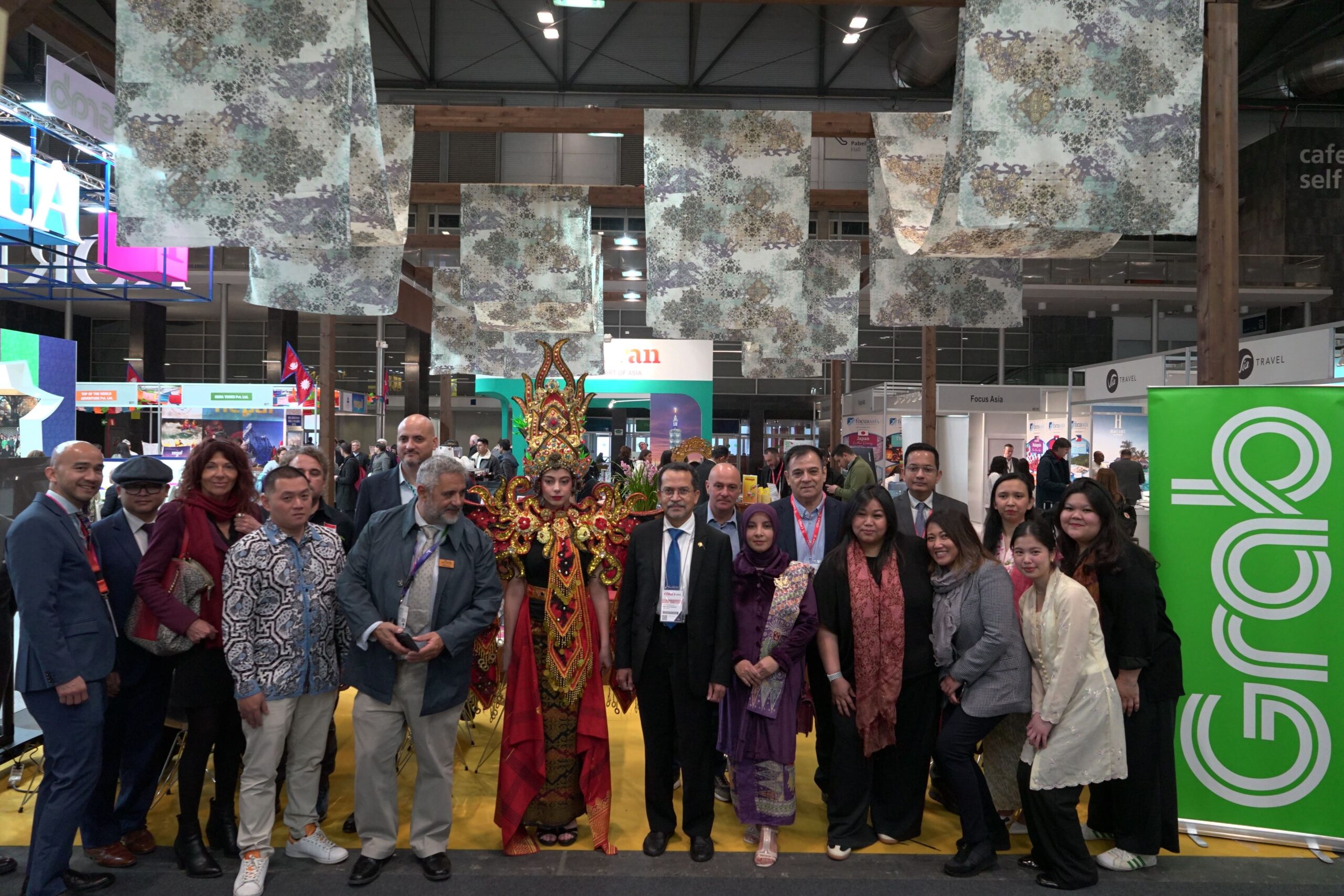 Paviliun Indonesia pada pameran pariwisata internasional Feria Internacional de Turismo (FITUR) 2024 di Madrid, Spanyol, Minggu (2812024).