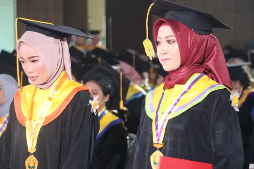 Perjalanan Inspiratif Anak Penjahit Penerima KIP, Lulus dengan IPK Nyaris Sempurna