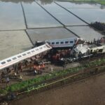 Permintaan Maaf KAI kepada Pelanggan Terkait Kecelakaan Kereta Api di Bandung
