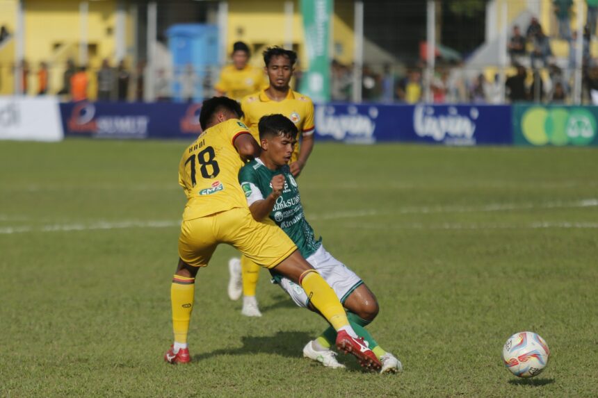 Pertandingan Sengit PSMS vs Semen Padang Ditandai dengan 3 Kartu Merah