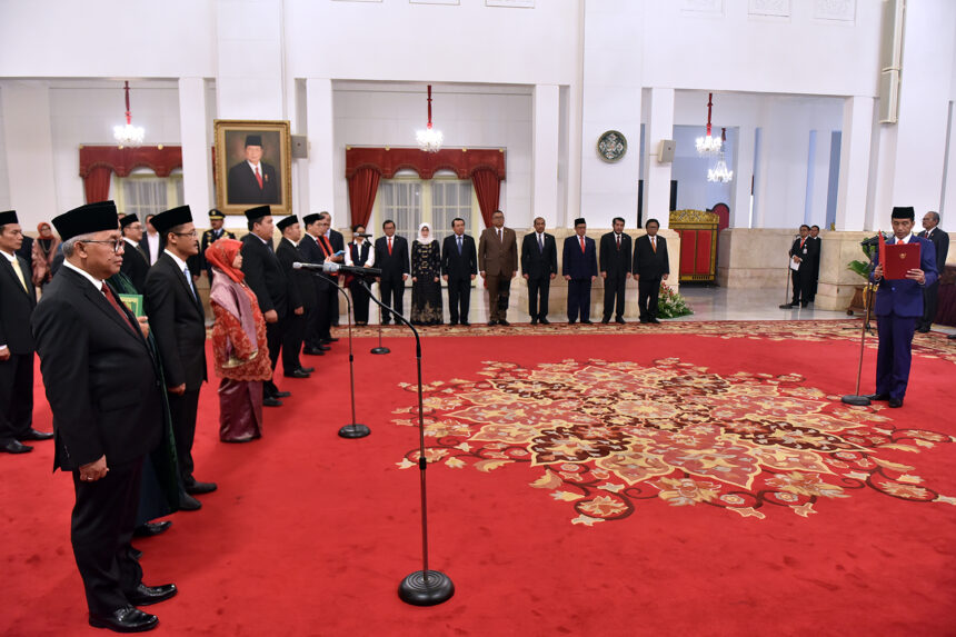 Presiden Jokowi Melantik Anggota KPPU di Istana Negara