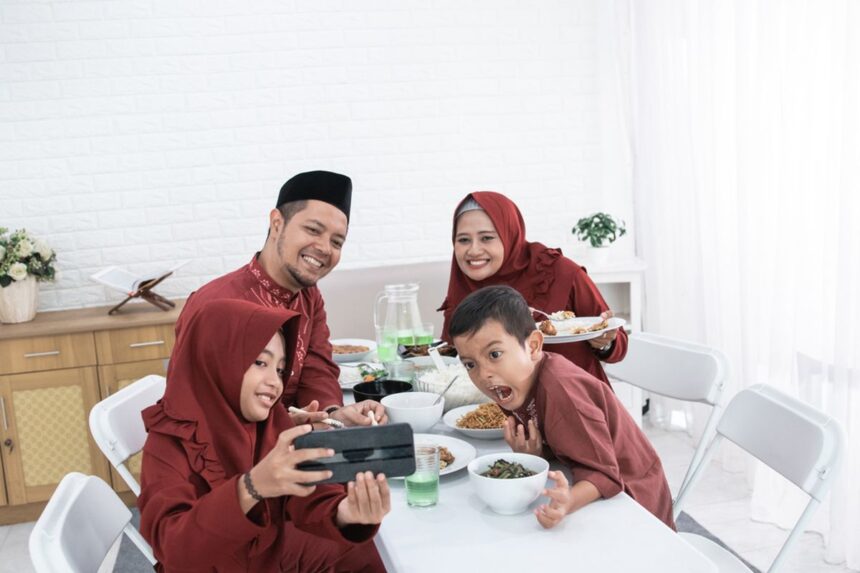 3 Tips Memilih Pakaian Kembaran Keluarga untuk Lebaran