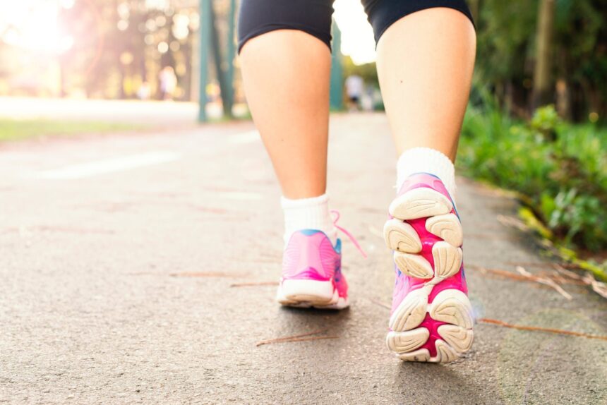 6 Cara Terbaik Menurunkan Berat Badan dengan Berjalan Kaki
