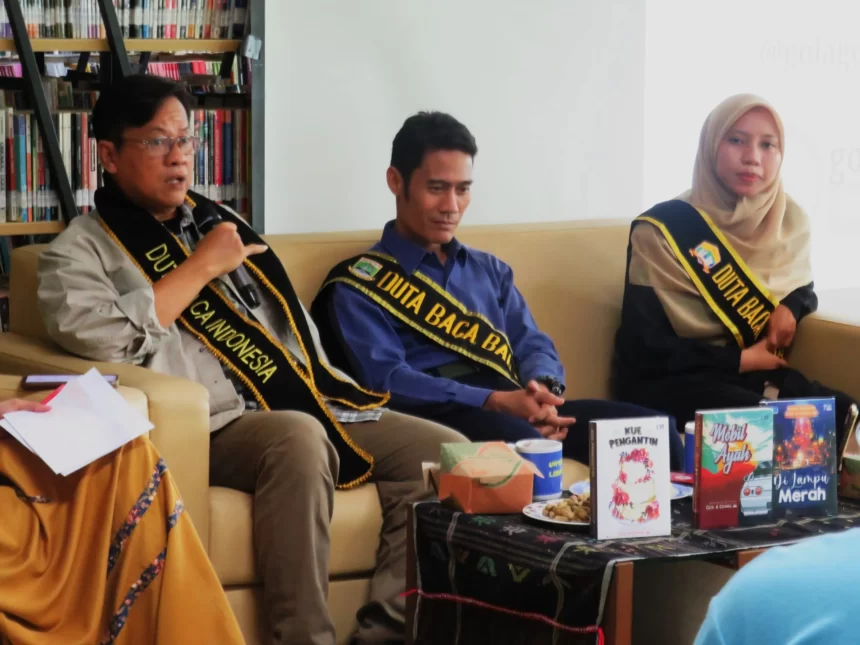 Duta Baca Indonesia : Menjelajahi 20 Negara Berkat Kegemaran Membaca