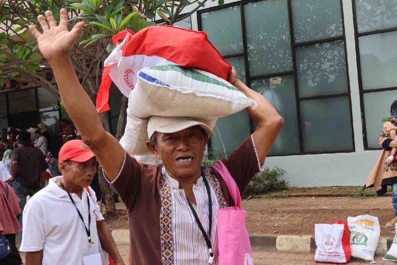Membantu Lapisan Rentan dengan Bantuan Pangan