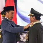 Prabowo Menerima Kenaikan Pangkat dari Presiden Jokowi
