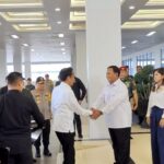 Prabowo Menyambut Kedatangan Presiden pada Peresmian RS Pertahanan Negara