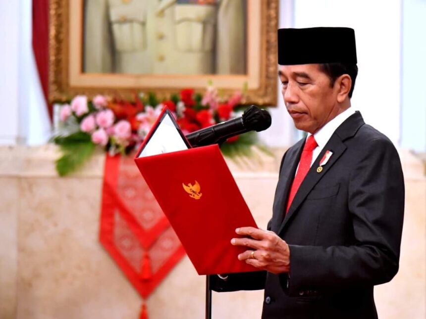 Presiden Jokowi Melantik Menko Polhukam dan Menteri ATR Baru Hari Ini