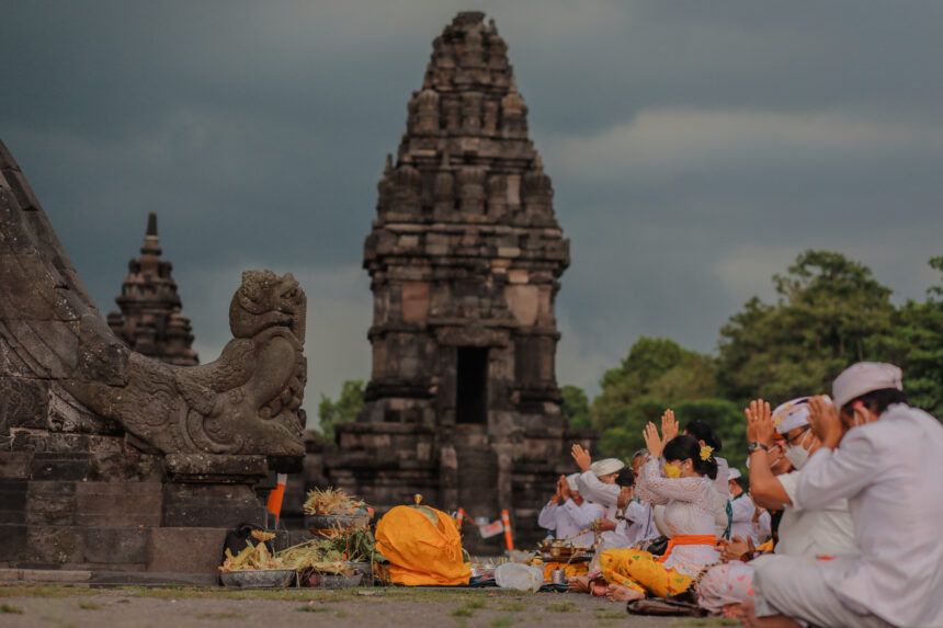 Taman Wisata Candi Memadukan Kegiatan Spiritual dan Keagamaan untuk Menarik Wisatawan