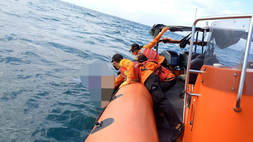Evakuasi Nelayan Meninggal Akibat Kecelakaan Laut oleh Basarnas