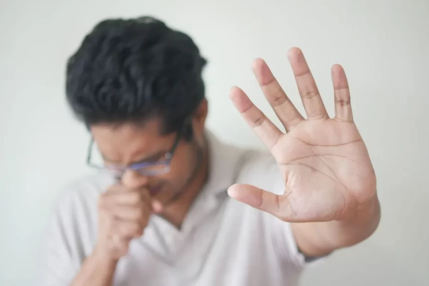 Ini Penjelasan Mengenai Hukum Menelan Dahak saat Berpuasa