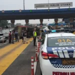 Kecelakaan di Gerbang Tol Halim Dipicu oleh Sopir Truk yang Melaju Kencang