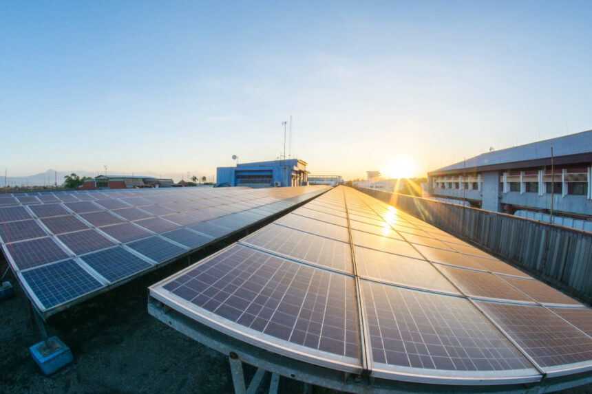 Kementerian ESDM Mencatat Pengembangan PLTS Atap Mencapai 140 MW