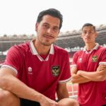 Thom Haye dan Ragnar Oratmangoen Sah Menjadi Warga Negara Indonesia