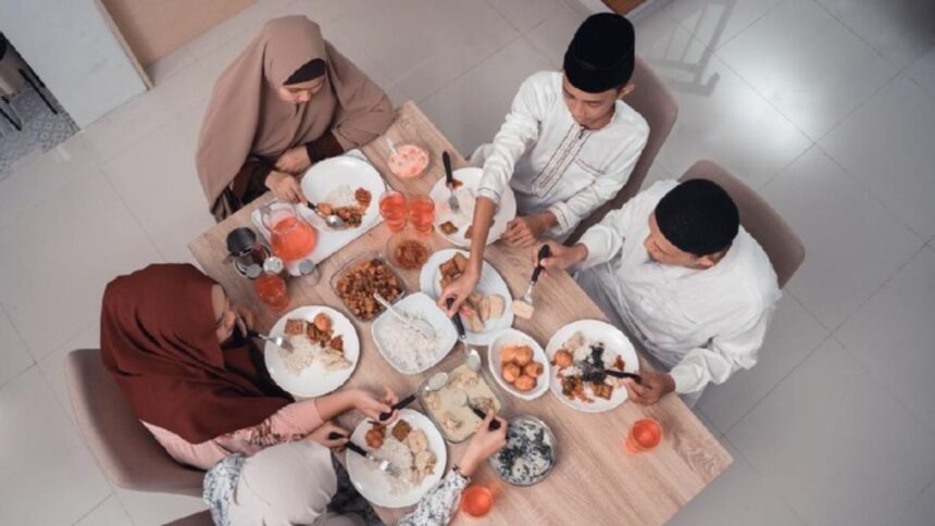 Tips Mengurangi Asupan Kalori Berlebih Selama Bulan Puasa