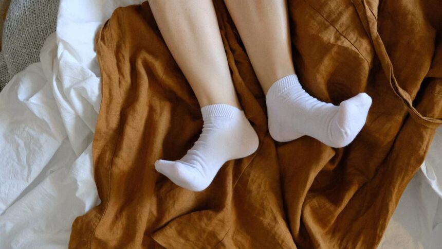 5 Alasan Mengapa Tidur Mengenakan Kaus Kaki Memberikan Manfaat Luar Biasa